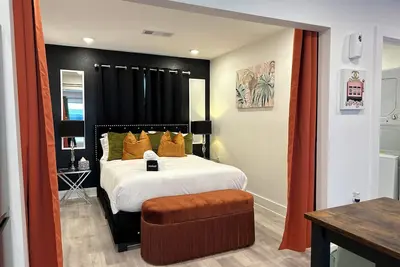 Image de Fun & Cozy Apt. 1 min from Lwr Greenville/Free Parking
