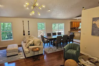 Image de Bring the whole family to this great place with lots of room and games for fun.