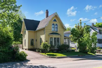 Image de Pet Friendly- Half a Mile to Downtown Dock-Square!