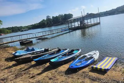 Image de 🔥Waterfront* Kayaks* Private Dock* Pool Table* Hot Tub* Lake Eufaula🔥