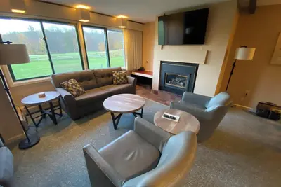 Image de Resort townhome in Stowe. Ideal January week for winter sports on Mt. Mansfield.