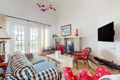 Image de Steps away to beaches and the Gulf, snowbird friendly, Ac, free Wifi and parking