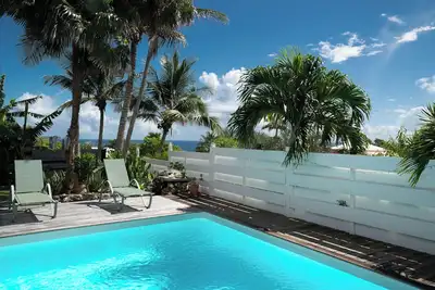 Image de Détente absolue à la villa Lakaz avec terrasse spacieuse avec piscine privée.