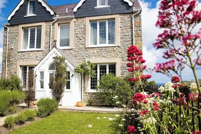 Image de Luxury pet free holiday home in Pembrokeshire with breath-taking sea views.