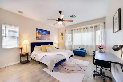Image de Modern oasis sleeps 11 people