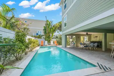 Image de Family Tides B – 3br Retreat, Rooftop Deck, Pool, Gulf & Bay Views, Steps to Beach