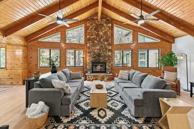 Image de Luxury Double-Cabin with Panoramic Forest Views. Two for the price of one!