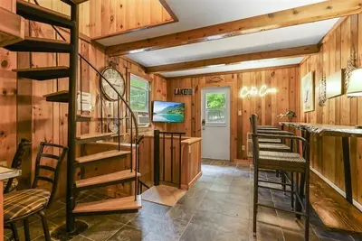Image de Pet Friendly Rustic Cabin at Lake Wallenpaupack w. Pool Access+Rentable BoatSlip