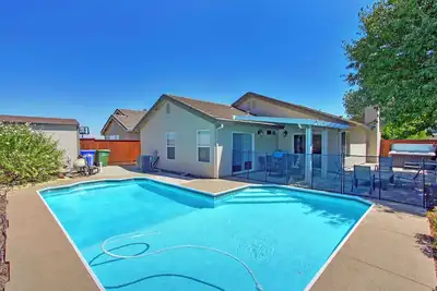 Image de House with King Bed, Pool & Hot Tub