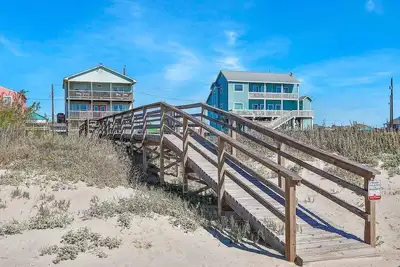 Image de Surfside SeaEsta - Beachfront house with Private walkway and Four decks