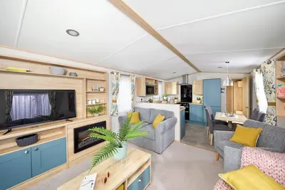 Image de Platinum 2 Bed Caravan with Hot Tub No.