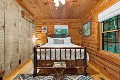 Image de A beautiful log cabin at 3400' in the Blue Ridge Mountains.
