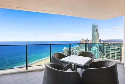 Image de 270° Panoramic Hilton Living