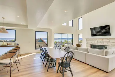 Image de Luxe Retreat w/ Theater Room: Walk to Bear Lake!
