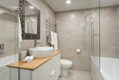 Image de Renovated condo on Valley Trail minutes from Creekside Gondola with summer pool!