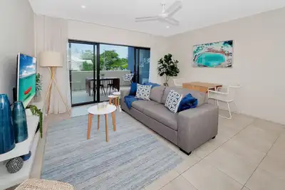 Image de Coastal 2-Bed with Parking & Pool by the Ocean