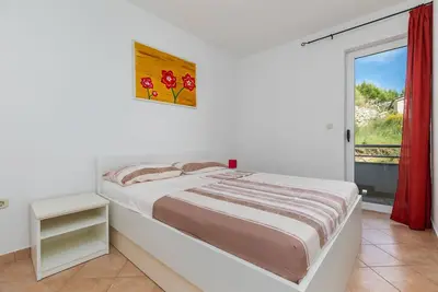 Image de Appartement de deux chambres avec le balcon et la vue sur le mer Lokva Rogoznica, Omis (A-23105-c)