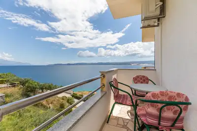 Image de Appartement de deux chambres avec le balcon et la vue sur le mer Lokva Rogoznica, Omis (A-23105-d)