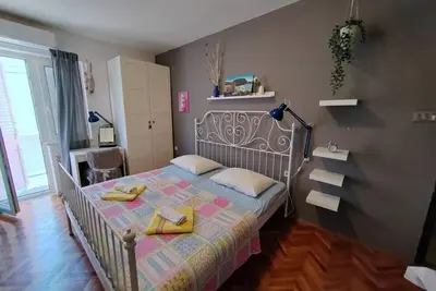 Image de Appartement de quatre chambres avec la terrasse Mundanije, Rab (A-23299-a)