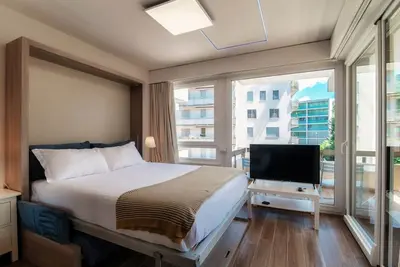 Image de Appartement moderne avec balcon à proximité de la station Paradiso (Terrazza Paradiso 2)