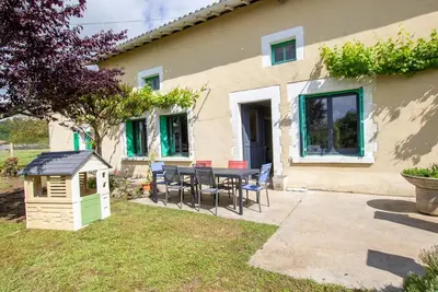 Image de Maison de Campagne Authentique avec Jardin, Proche Vélo Route - Tout Confort en Dordogne