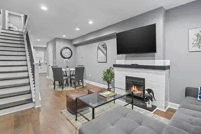 Charming Home: Parking, Sleeps 10, Wfh Space