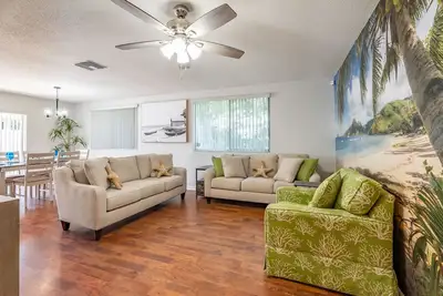 Image de Coastal Cabana in Lakeland with King Bed