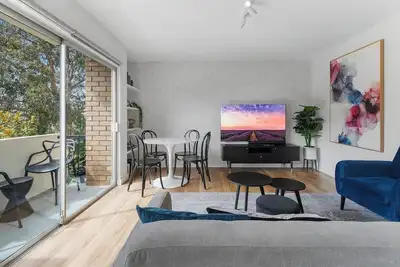 Image de Newly Renovated South Yarra 2br Apt with parking
