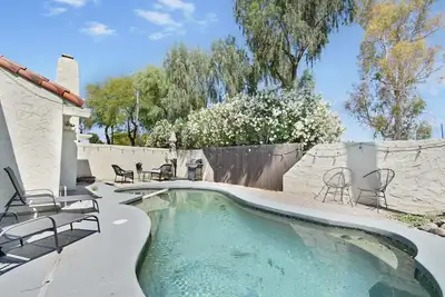 Image de Modern Home w/ Private Pool & Golf Course Views!