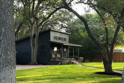 Image de Cozy cottage in the trees