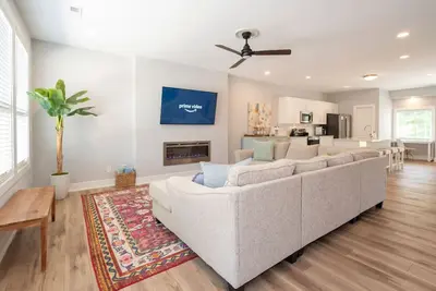 Image de Elegant 3bdr Getaway - Free Wi-Fi + 2 King Beds