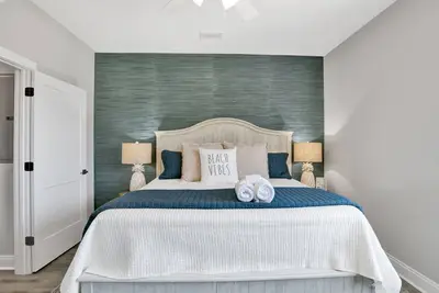 Image de Chic Condo: Coffee Bar, Pool & Close to Beach