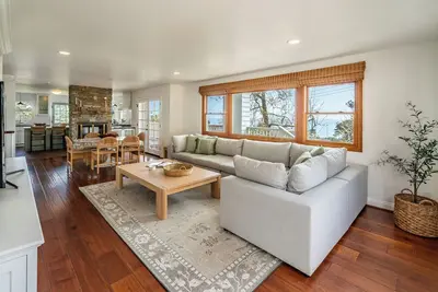 Image de Spacious Seaside Living