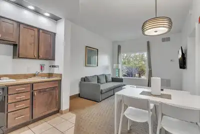 Image de Suites at Lake Buena Vista close Disney Spring