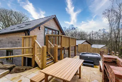 Image de Derwent; woodland lodge for 6 with hot tub, Bbq, near Alton Towers.