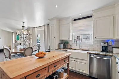 Image de Atlas House - Walk to the Beach with Private Pool, sleeps 8
