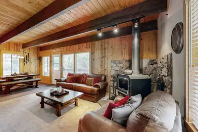 Image de Classic Tahoe escape w/private deck, gas grill, walk to golf course