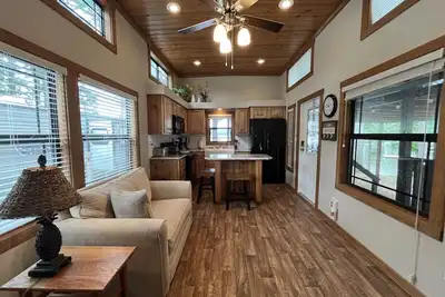 Cabin 11 · Waterfront Tiny Home with Amazing Views, King Bed, Deck,