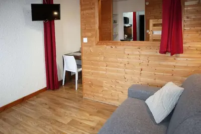 Image de 100m du centre station, 1er étage, télévision, casier à ski, 26m², Les Orres