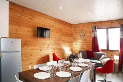 Image de 100m du centre station, 3ème étage, balcon, télévision, casier à ski, 80m², Les Orres