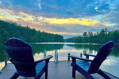Image de Lakefront Treehouse Retreat Minutes from Clemson University!