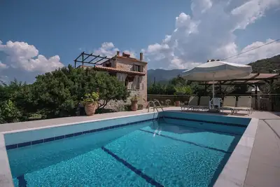 Image de Lovely detached stone house with private pool and tranquil surroundings.