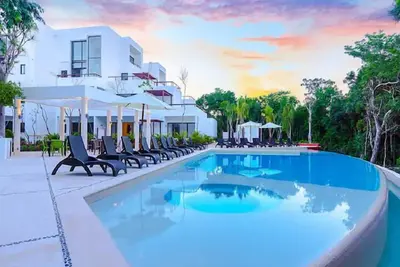 Image de Tranquility Oasis: Private Penthouse living with local Pool, Beach and Golf!