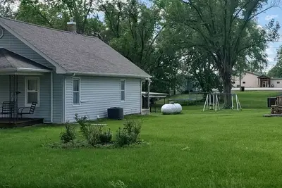 Image de Peaceful Grandmas Cottage 2-bedroom house. Trenton, Mo. Wi-Fi. Ac. Sleeps 7