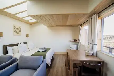 Image de Skylight Casita, Solar Powered, Ac and Heating, near National Parks