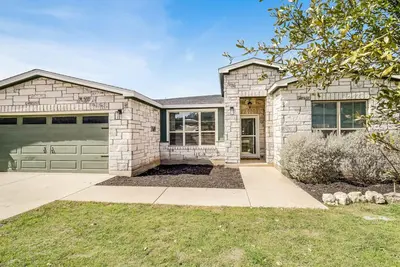 Image de Cozy Lago Vista home with Private Pool table, mile from the stunning Lake Travis