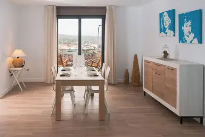 Image de ¡vistas Increíbles y Confort en Plasencia! Apartamento con Piscina, Garaje