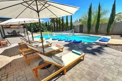 Image de Pool & Putting Greens at Fun, Family Friendly, Stylish Home