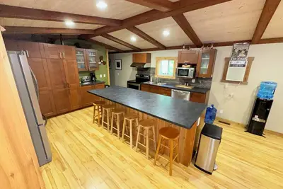 Image de Reenie’s Rustic Retreat - Walking distance to beach, Pet friendly!