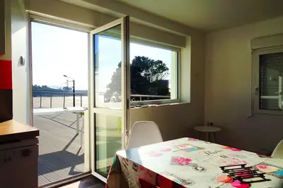 2 Bedroom Apartment in TrÃ©vou-TrÃ©guignec